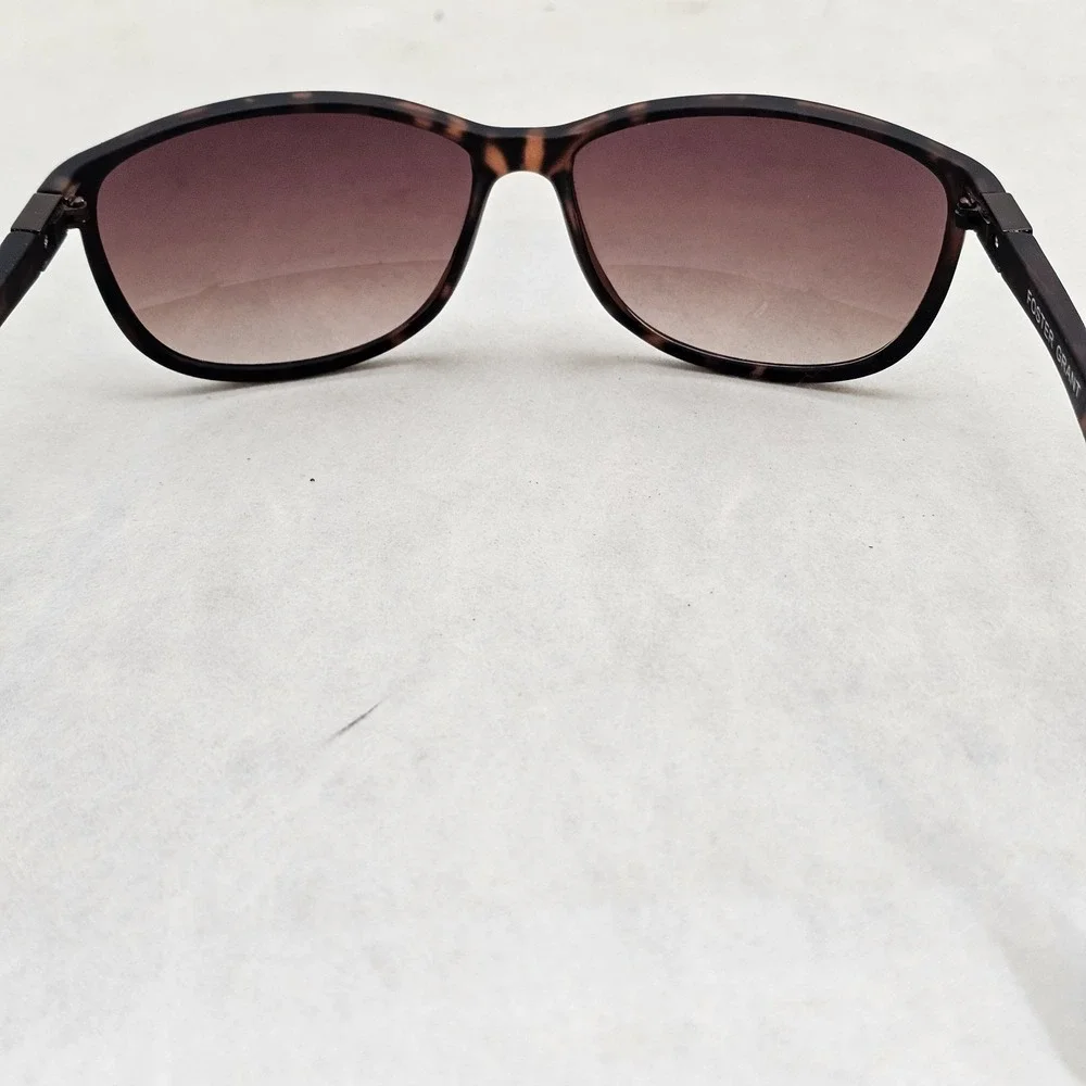 Foster Grant Lot Of 2 Womens Sunglasses Cat Eye Tortoise Glossy Black Gold Trim
